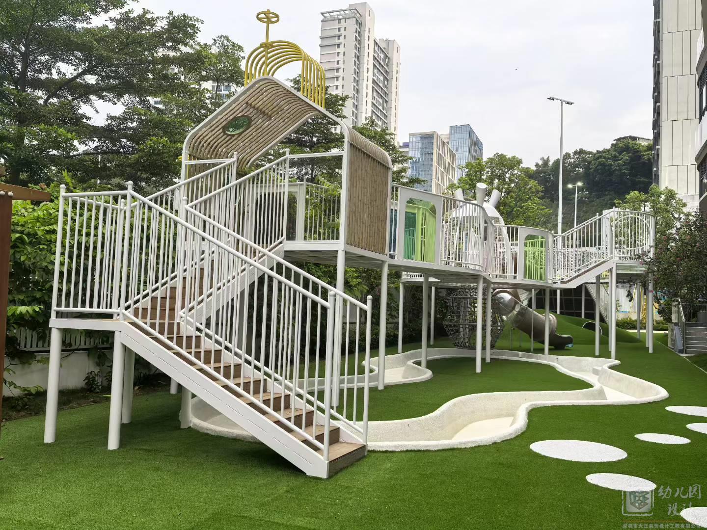 深圳市龍崗區(qū)臻城幼兒園（戶外玩具實景圖）